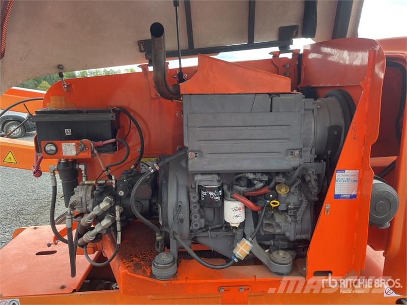 SkyJack SJ46AJ 4WD Diesel Articulating Boom Lift Kuukulkijat
