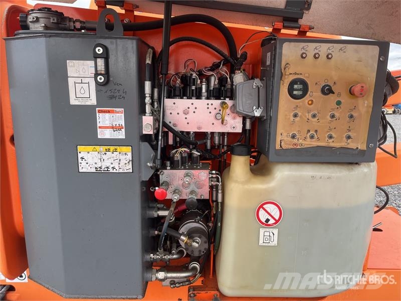 SkyJack SJ46AJ 4WD Diesel Articulating Boom Lift Kuukulkijat