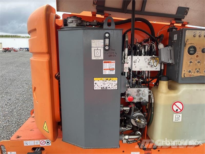SkyJack SJ46AJ 4WD Diesel Articulating Boom Lift Kuukulkijat