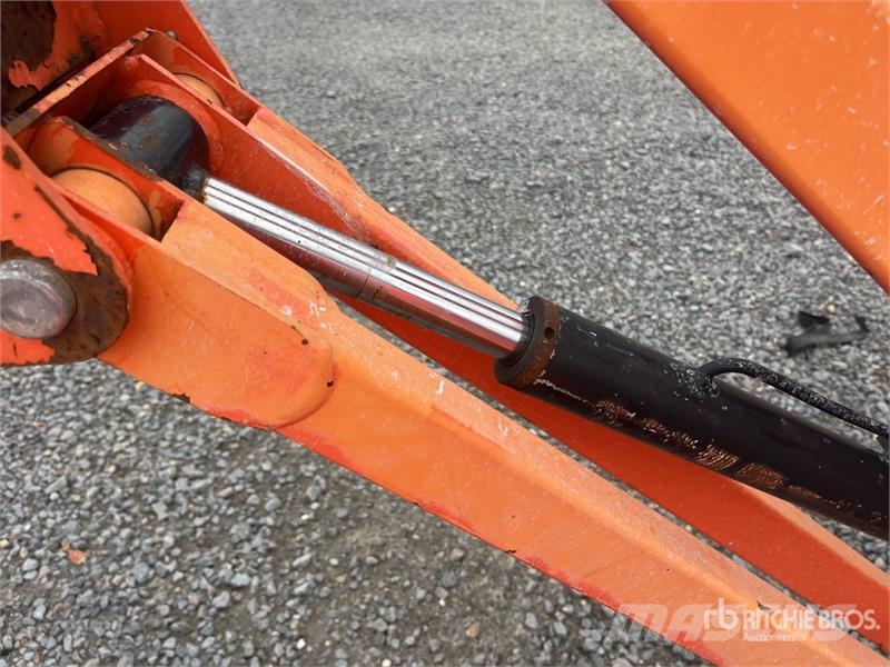 SkyJack SJ46AJ 4WD Diesel Articulating Boom Lift Kuukulkijat