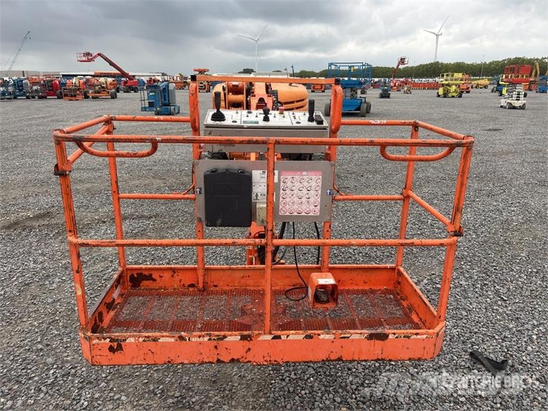 SkyJack SJ46AJ 4WD Diesel Articulating Boom Lift Kuukulkijat