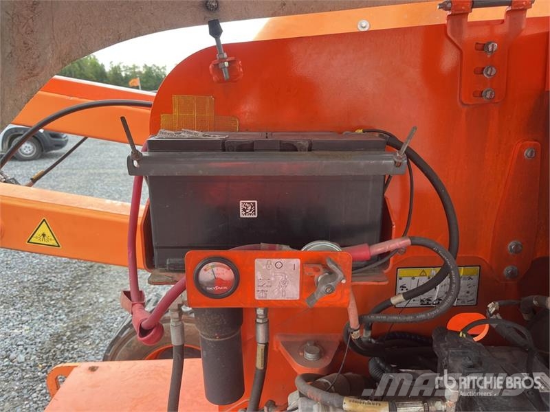SkyJack SJ46AJ 4WD Diesel Articulating Boom Lift Kuukulkijat