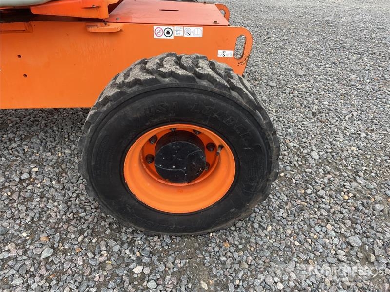 SkyJack SJ46AJ 4WD Diesel Articulating Boom Lift Kuukulkijat