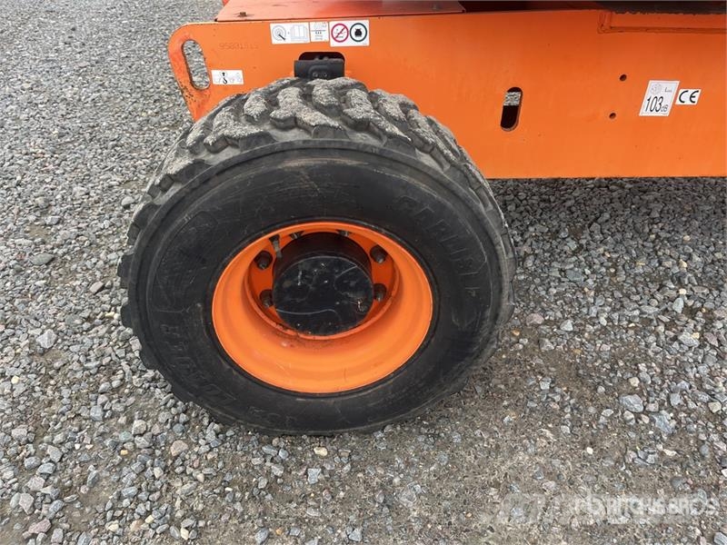 SkyJack SJ46AJ 4WD Diesel Articulating Boom Lift Kuukulkijat