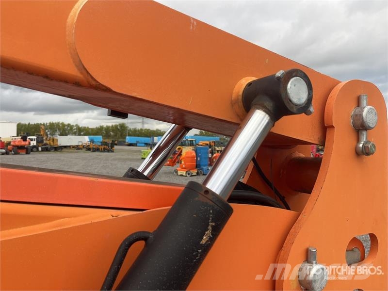 SkyJack SJ46AJ 4WD Diesel Articulating Boom Lift Kuukulkijat