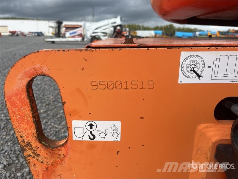 SkyJack SJ46AJ 4WD Diesel Articulating Boom Lift Kuukulkijat