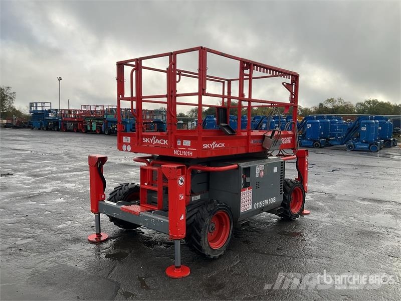 SkyJack SJ6826 RT Scissor lifts