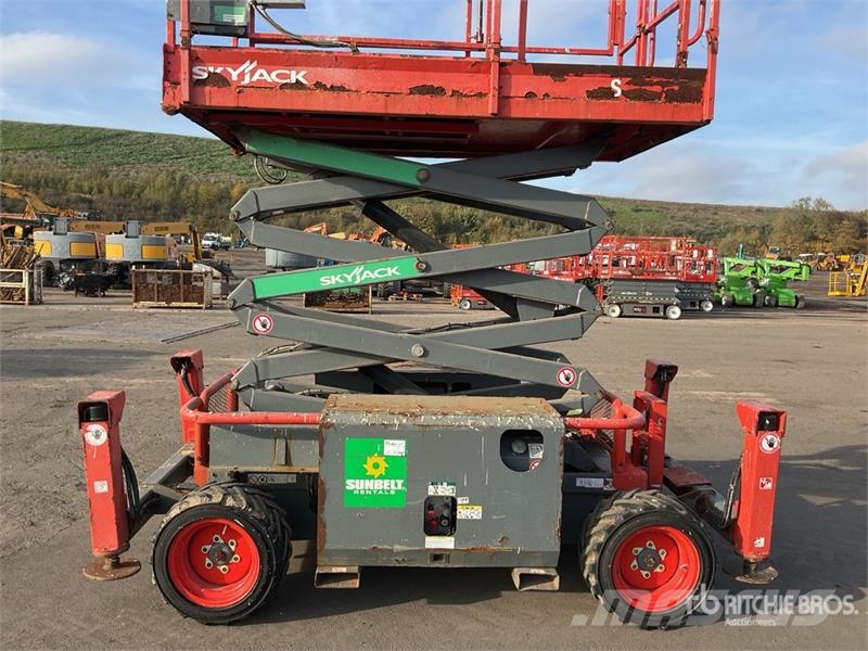 SkyJack SJ6826 RT Škaraste platforme