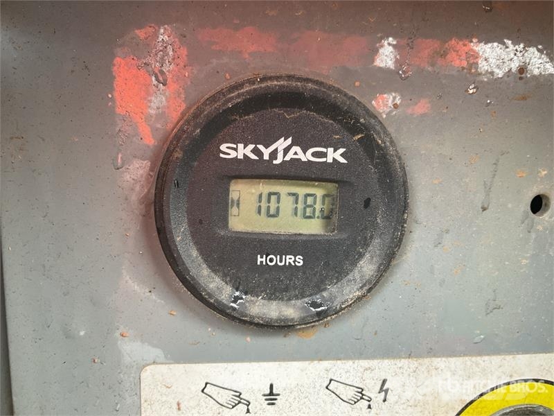 SkyJack SJ6826 RT Scissor lifts