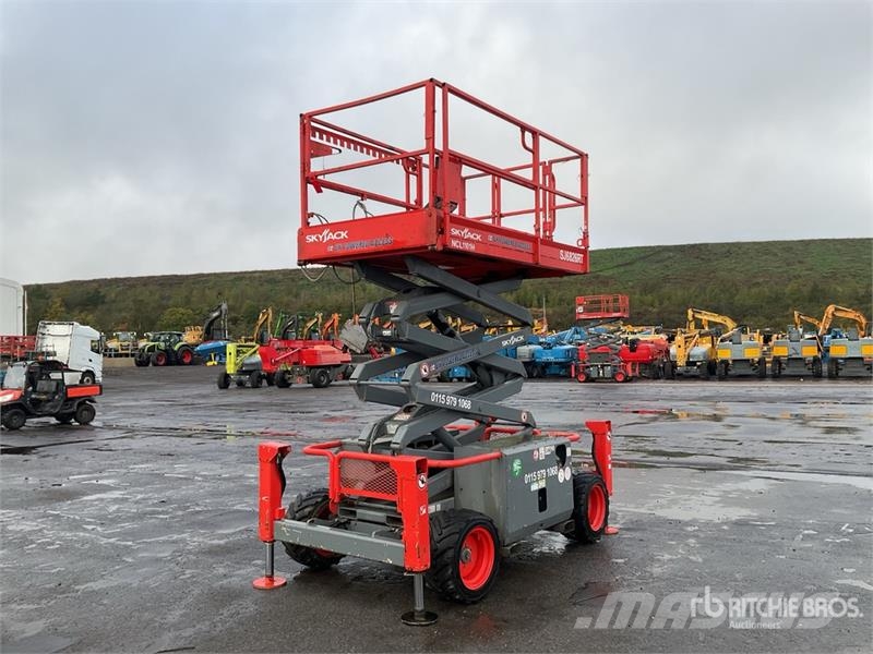 SkyJack SJ6826 RT Scissor lifts
