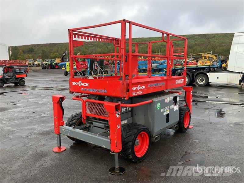 SkyJack SJ6826 RT Scissor lifts