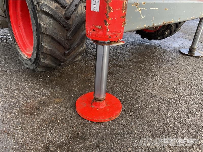 SkyJack SJ6826 RT Scissor lifts