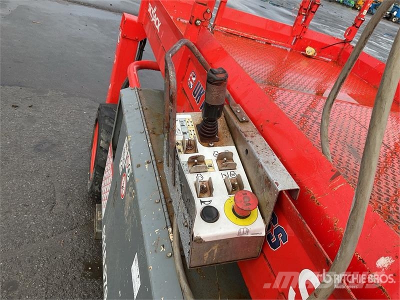 SkyJack SJ6826 RT Scissor lifts