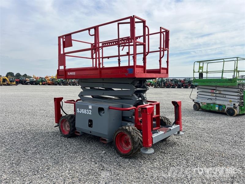 SkyJack SJ6832 Ollós emelők