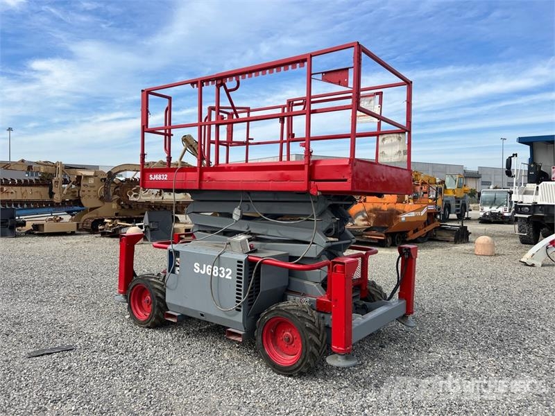 SkyJack SJ6832 Ollós emelők
