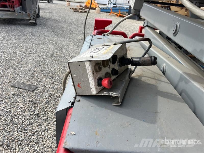 SkyJack SJ6832 Ollós emelők
