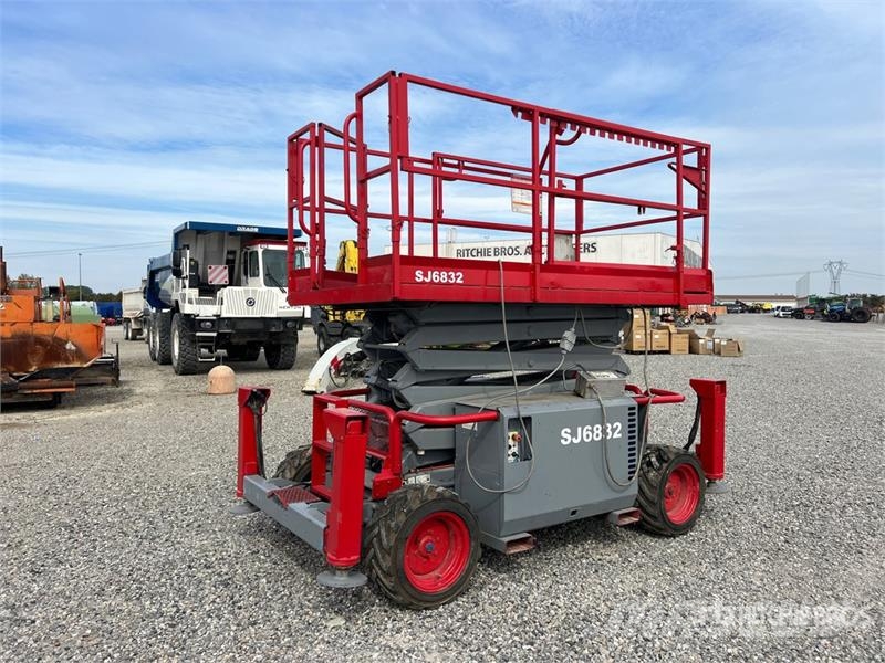 SkyJack SJ6832 Ollós emelők