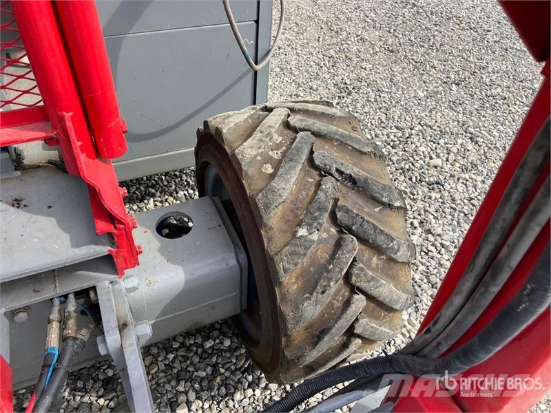SkyJack SJ6832 Ollós emelők