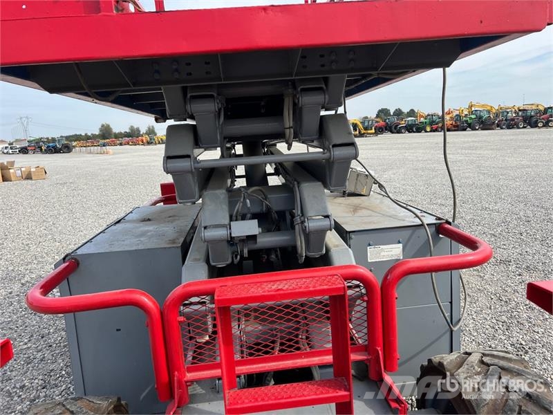 SkyJack SJ6832 Ollós emelők