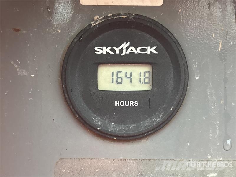 SkyJack SJ6832 Škarjaste dvižne ploščadi