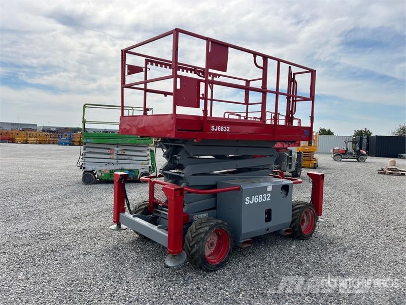SkyJack SJ6832 Ollós emelők