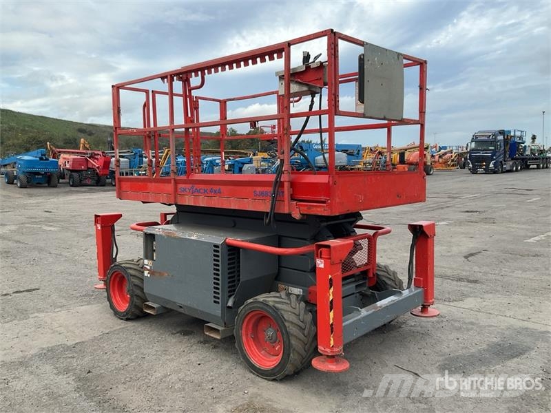 SkyJack SJ6832 4x4 Diesel Scissor Lift Schaarhoogwerkers