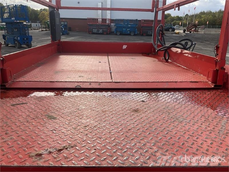 SkyJack SJ6832 4x4 Diesel Scissor Lift Ollós emelők