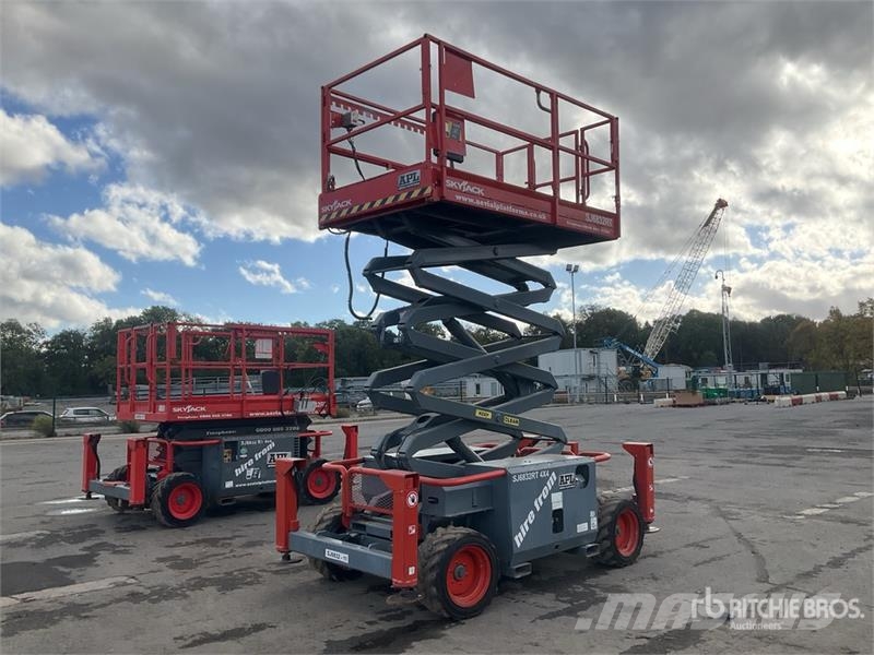 SkyJack SJ6832 4x4 Diesel Scissor Lift Scissor lifts