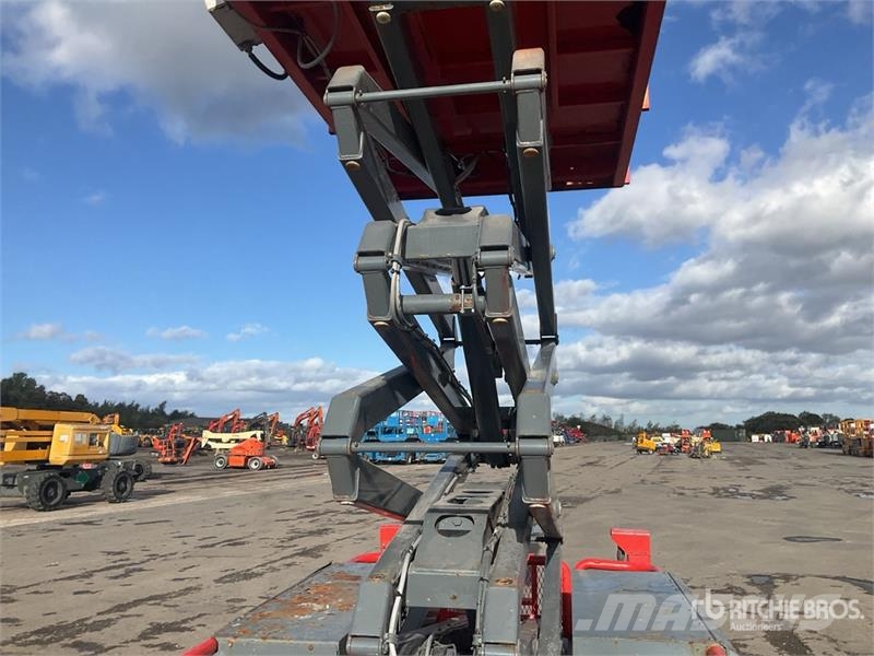 SkyJack SJ6832 4x4 Diesel Scissor Lift Ollós emelők