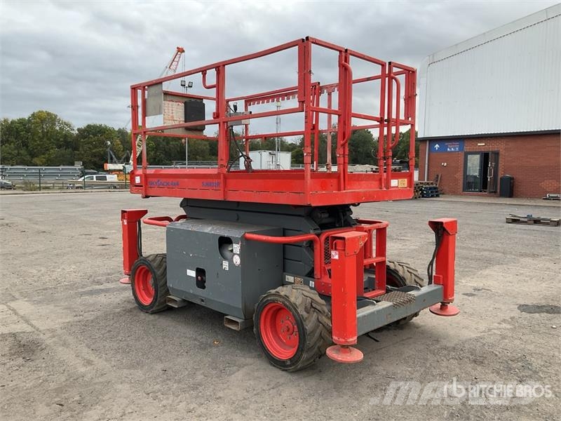 SkyJack SJ6832 4x4 Diesel Scissor Lift Schaarhoogwerkers