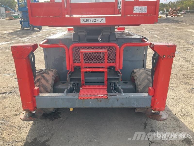 SkyJack SJ6832 4x4 Diesel Scissor Lift Ollós emelők