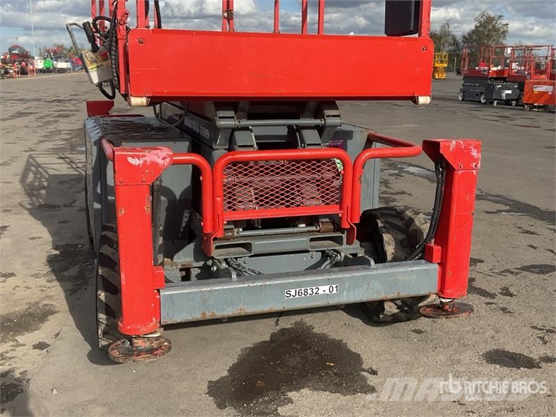 SkyJack SJ6832 4x4 Diesel Scissor Lift Ollós emelők