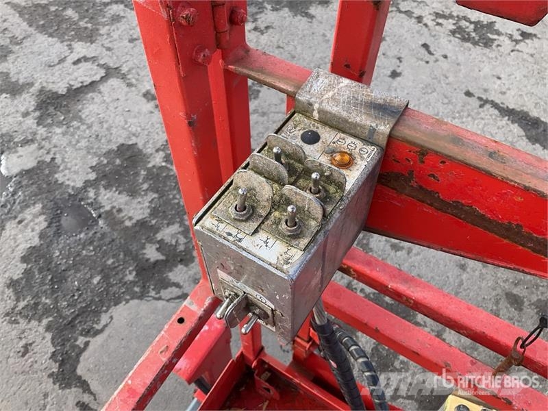 SkyJack SJ6832 4x4 Diesel Scissor Lift Ollós emelők