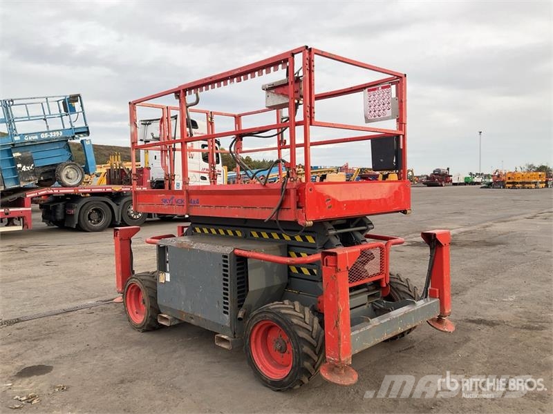SkyJack SJ6832 RT Scissor lifts