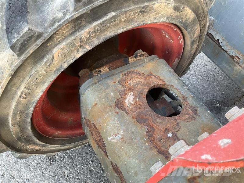 SkyJack SJ6832 RT رافعات مقصية الشكل