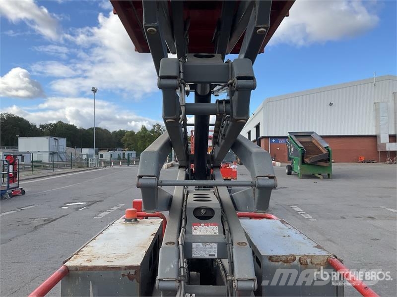 SkyJack SJ6832 RT رافعات مقصية الشكل