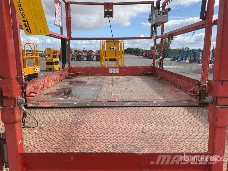 SkyJack SJ6832 RT Scissor lifts