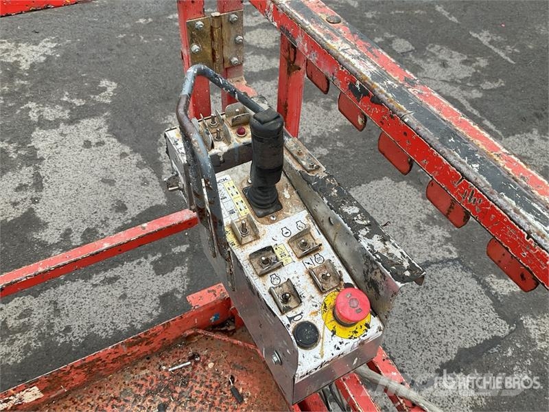 SkyJack SJ6832 RT Saxlifte