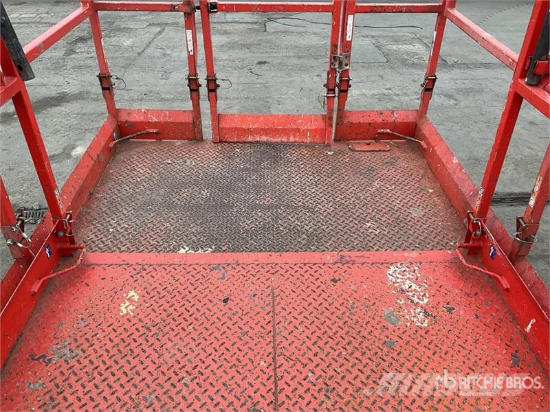 SkyJack SJ6832 RT Scissor lifts