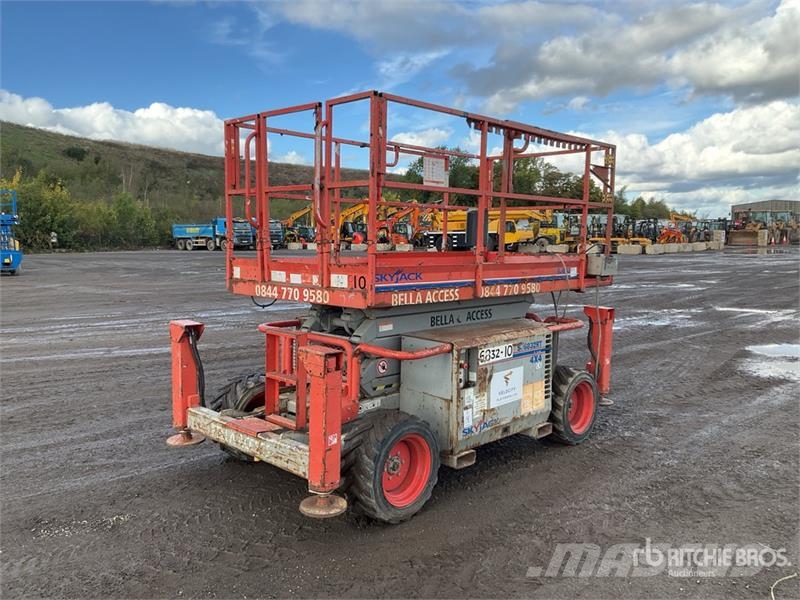 SkyJack SJ6832 RT Scheren-Arbeitsbühnen