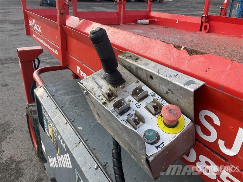 SkyJack SJ6832 RT Schaarhoogwerkers