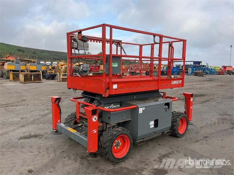 SkyJack SJ6832 RT Škaraste platforme