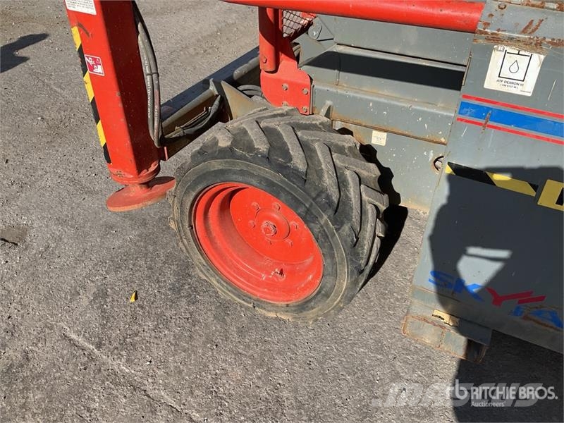 SkyJack SJ6832 RT Piattaforme a pantografo