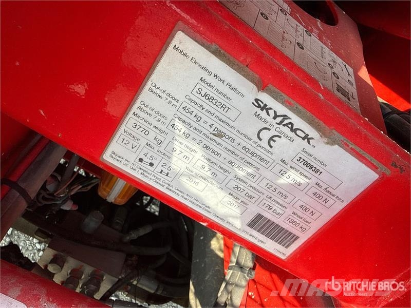 SkyJack SJ6832 RT Elevadores de tesoura