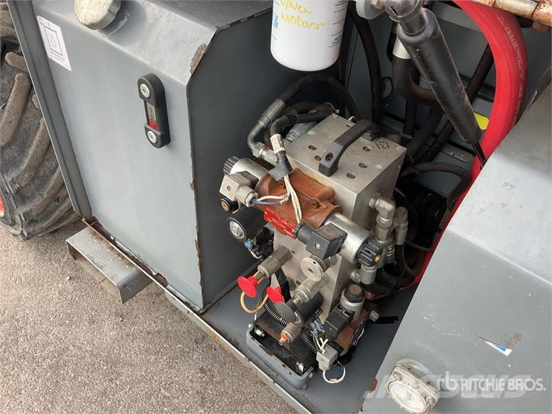 SkyJack SJ6832 RT Škaraste platforme