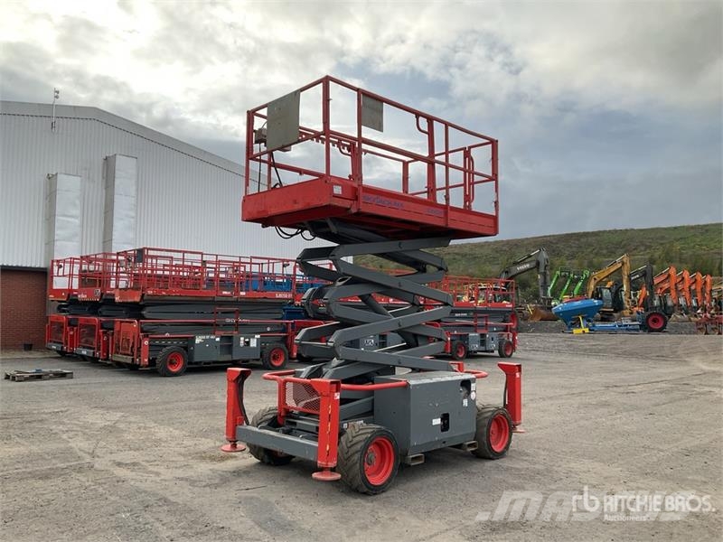 SkyJack SJ6832 RT رافعات مقصية الشكل