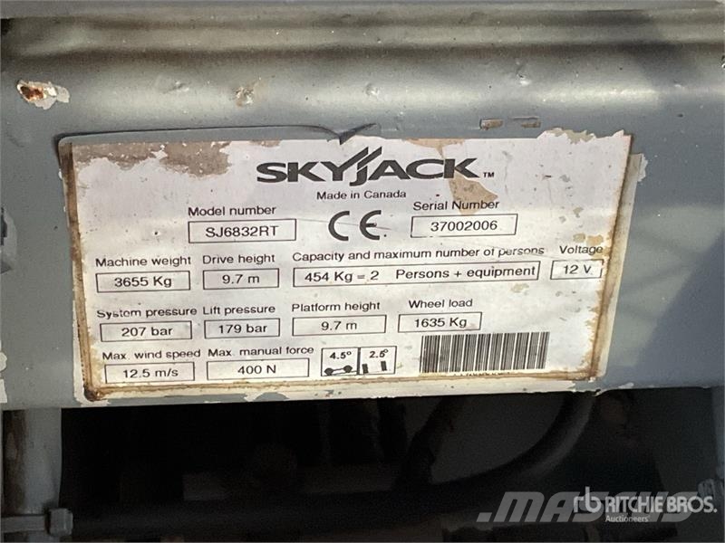 SkyJack SJ6832 RT Scissor lifts