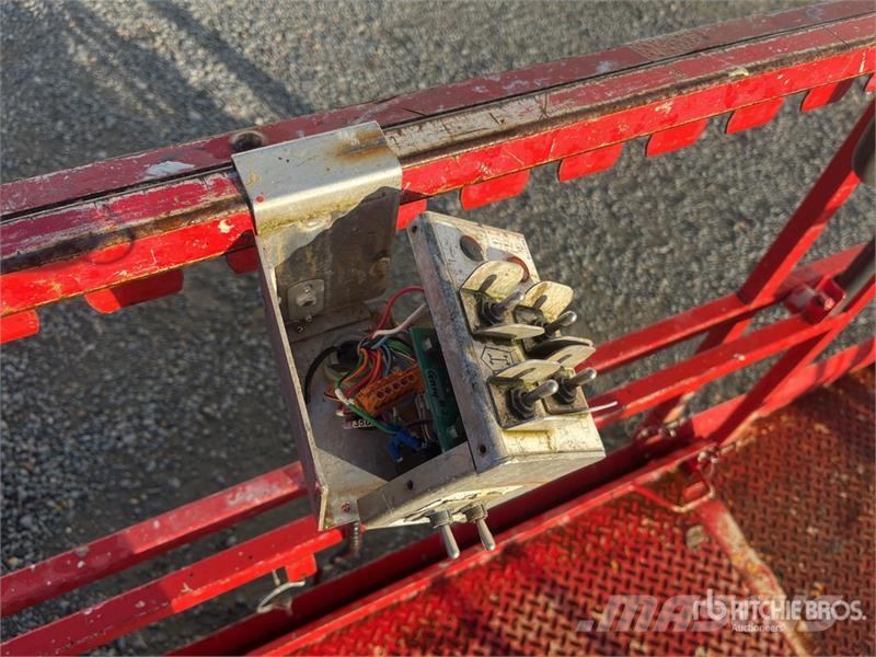 SkyJack SJ6832 RT Piattaforme a pantografo