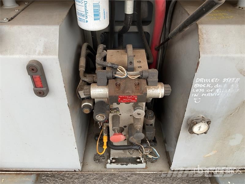 SkyJack SJ6832 RT رافعات مقصية الشكل