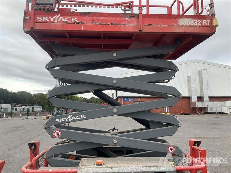 SkyJack SJ6832 RT Makazaste platforme